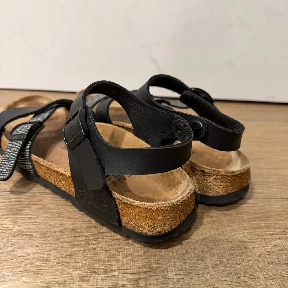 Birki’s lilie Birkenstocks Black with white strapped Sandals, size 38